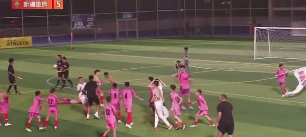 B体育体育地址-足球比赛中一支强队惊险胜出