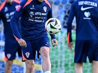 B体育体育app下载地址-克罗地亚国家队表现出色，成功挺进欧洲杯四强的简单介绍