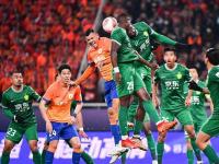 B体育体育官方-关于中国足球聚焦顶尖球队对决，冠军归属悬念重重的信息