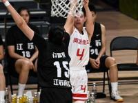 B体育体育中国官网-黑山滑雪运动员刀锋般飞速，勇夺金牌的简单介绍