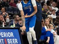 B体育体育vip注册-独行侠击败湖人，浓眉不敌西弗的简单介绍