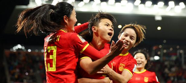 B体育体育app下载地址-中国女足队员奋力作战，成功夺冠