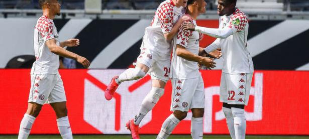 B体育体育培训-法兰克福主场告负，陷入困境