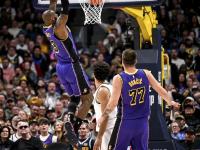 B体育体育直播-包含湖人不敌爵士遭遇连败，詹姆斯分未能扭转颓势的词条