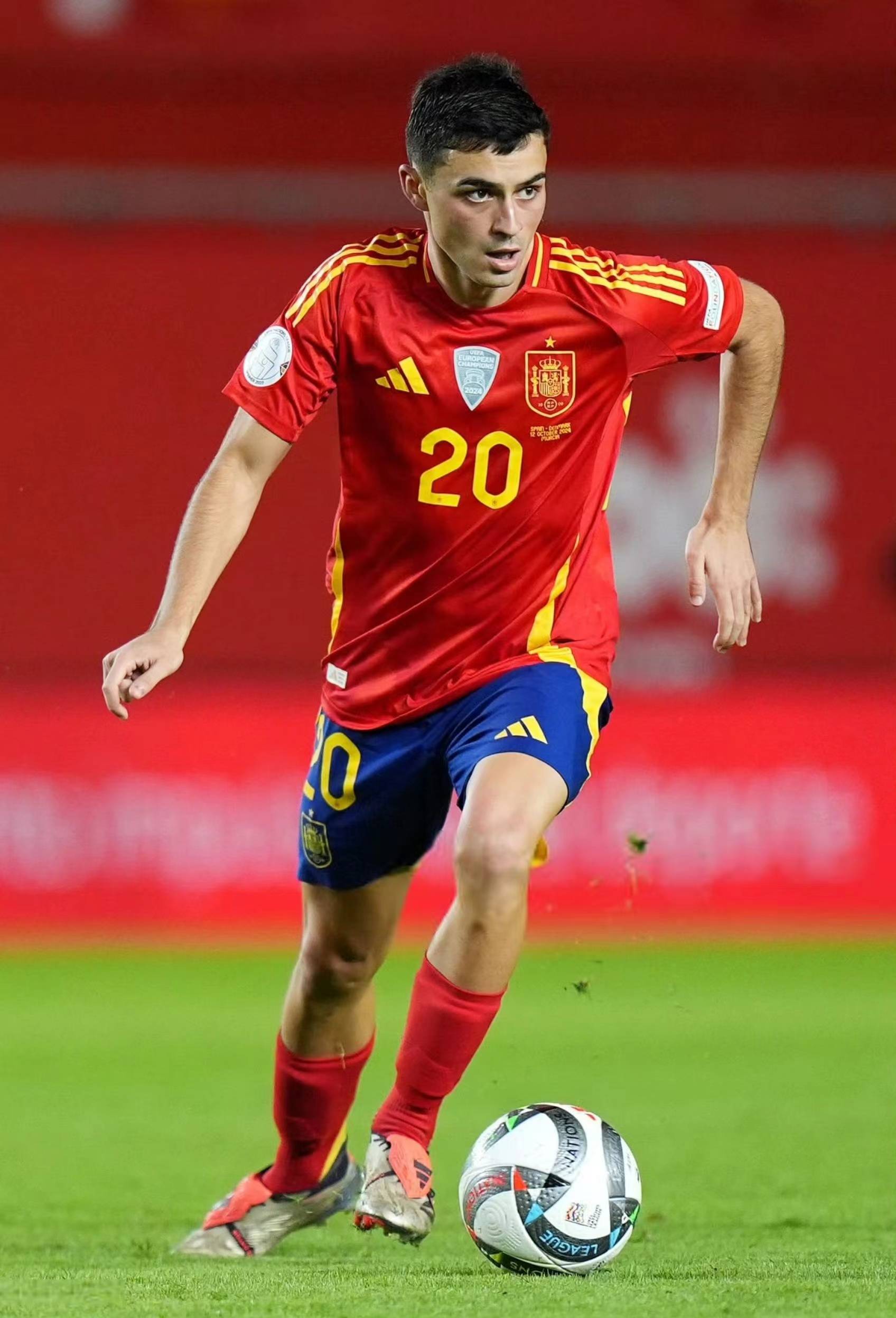 丹麦队在比赛中取得关键胜利，晋级决赛