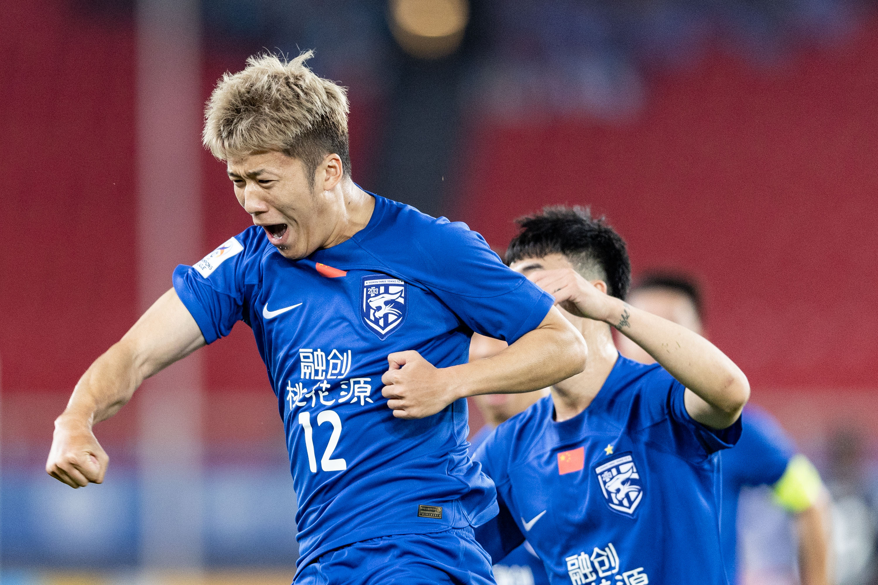 亚冠卫冕冠军再次展现实力,轻松取胜 亚冠卫冕冠军再次展现实力,轻松取胜