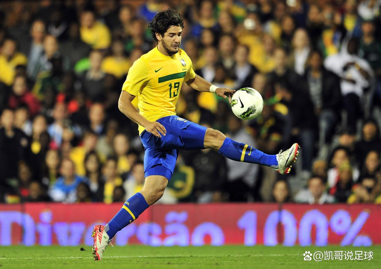 比赛精彩无比,球员们的精湛技艺令人惊叹 比赛精彩无比,球员们的精湛技艺令人惊叹