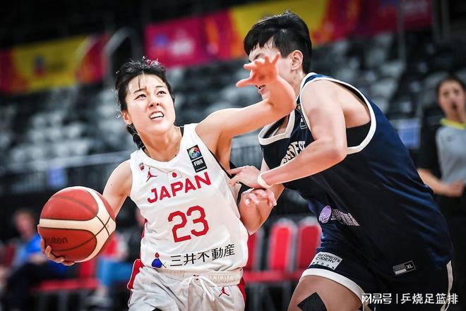 包含乔丹女篮独砍分，帮助球队大胜对手的词条