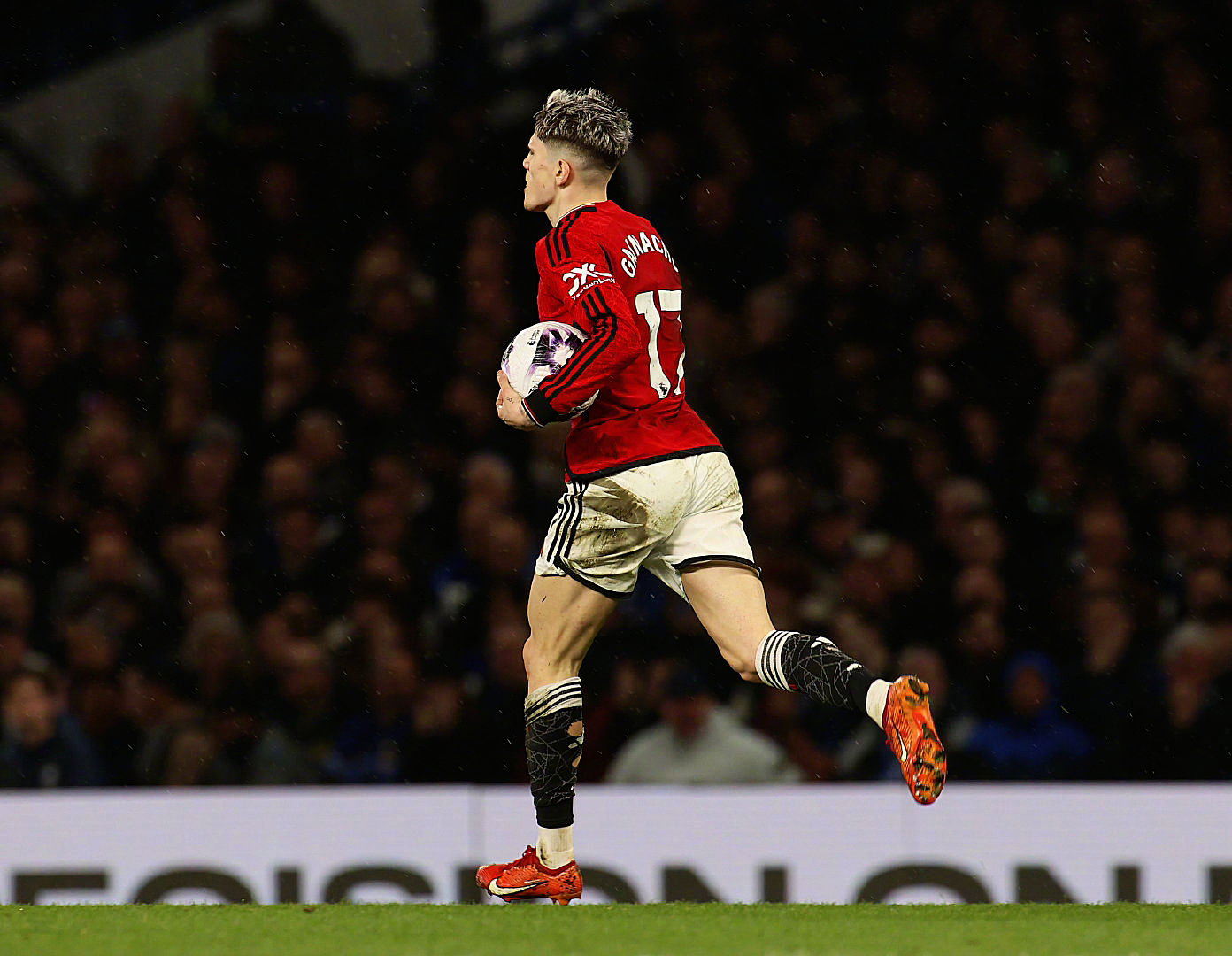 切尔西客场逆转曼联，霸气斩获宝贵分！