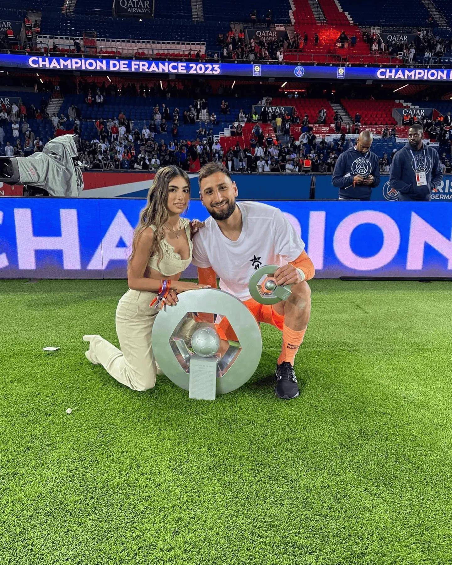 曼城宣布签下巴黎圣日耳曼新援,引发球迷热议的简单介绍 曼城宣布签下巴黎圣日耳曼新援,引发球迷热议的简单介绍