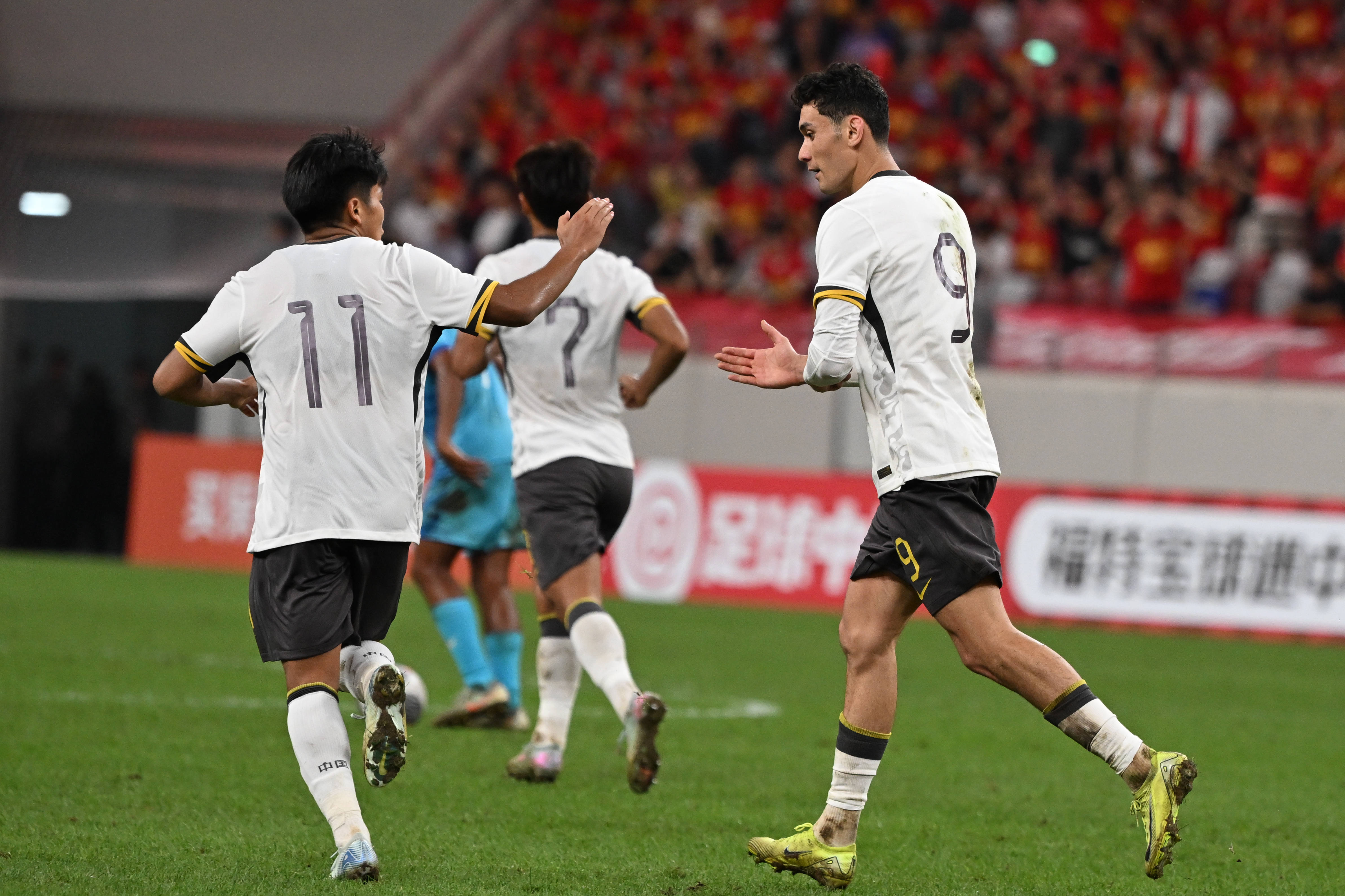 国际比赛中亚洲球队展现出色表现