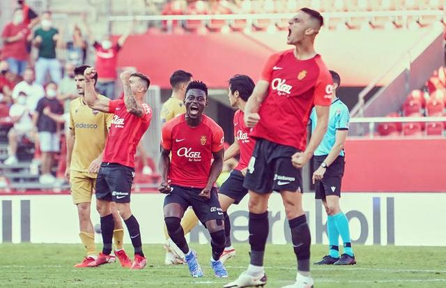 热刺遭遇失利,球员集中训练备战下一场的简单介绍 热刺遭遇失利,球员集中训练备战下一场的简单介绍