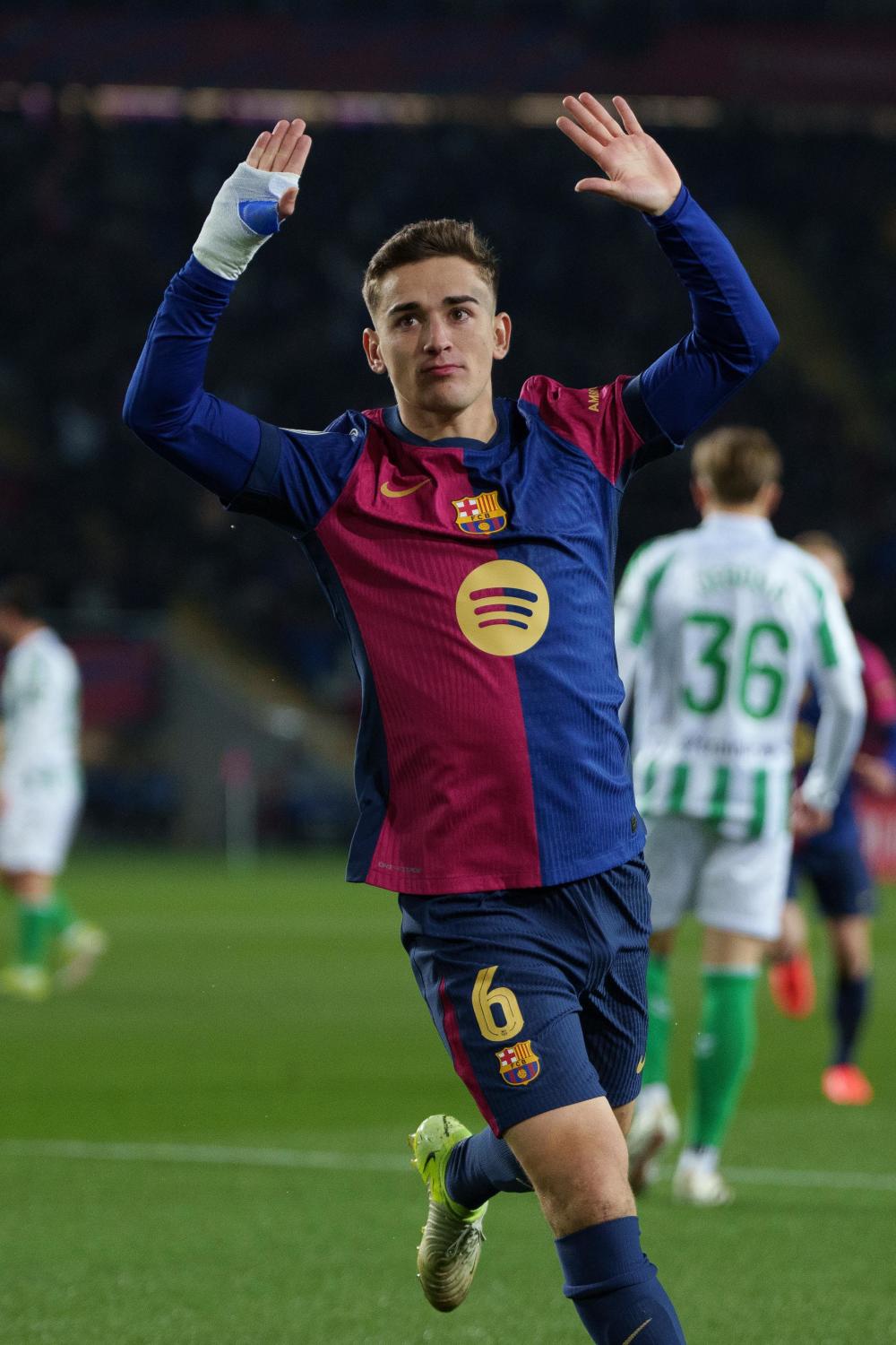 关于西班牙十大足球俱乐部:巴塞罗那签下新核心,实力再添一筹的信息 关于西班牙十大足球俱乐部:巴塞罗那签下新核心,实力再添一筹的信息