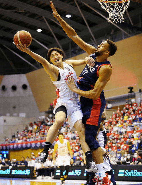 雷恩爆冷击败对手,展示强大战斗力 雷恩爆冷击败对手,展示强大战斗力