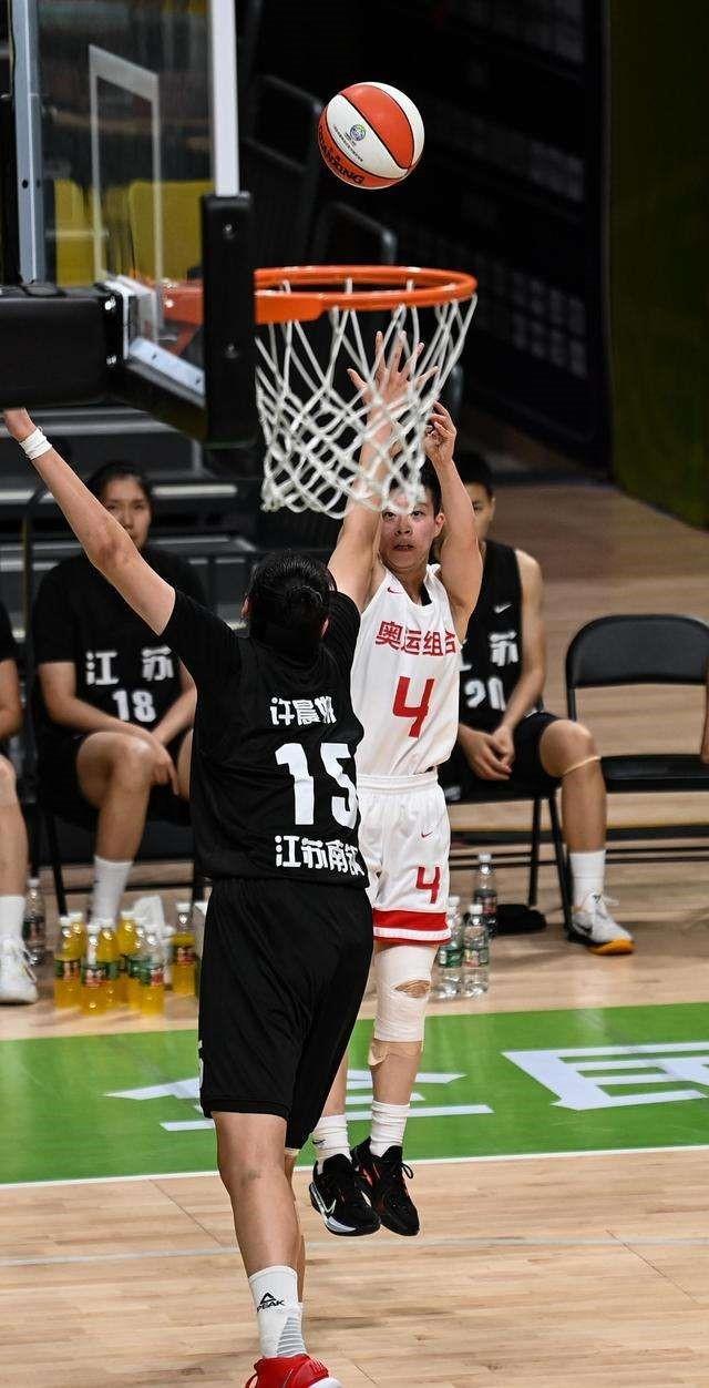 黑山滑雪运动员刀锋般飞速，勇夺金牌的简单介绍