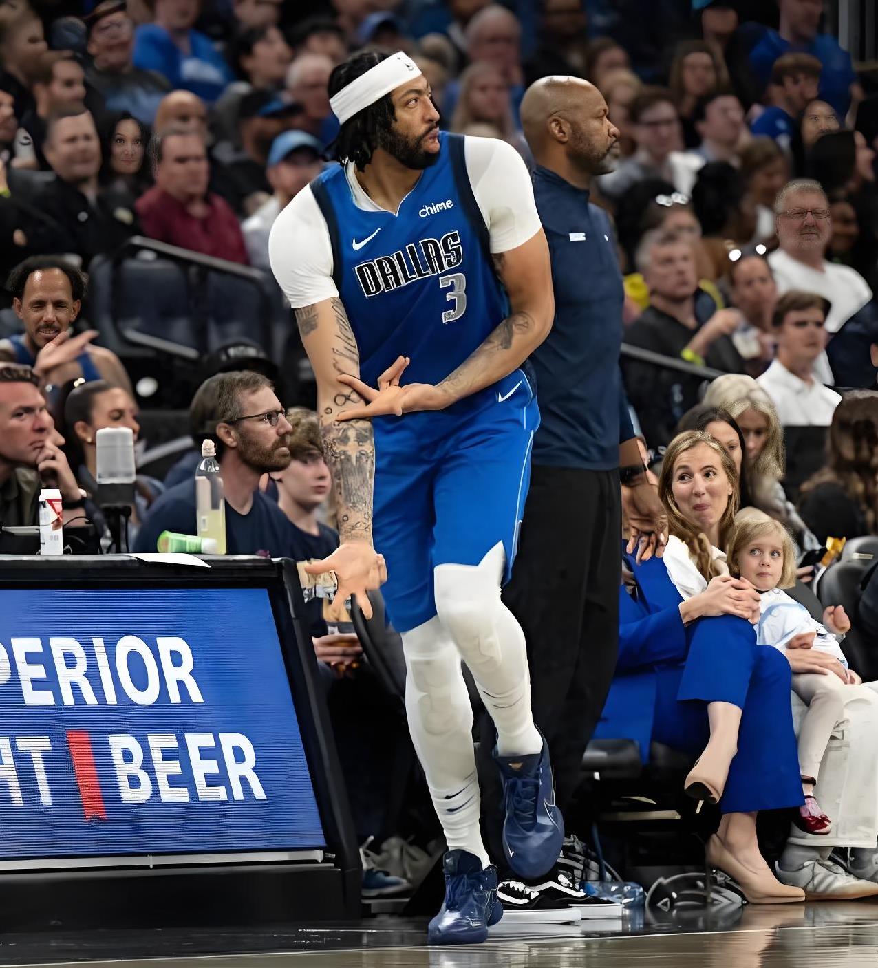 独行侠击败湖人，浓眉不敌西弗的简单介绍