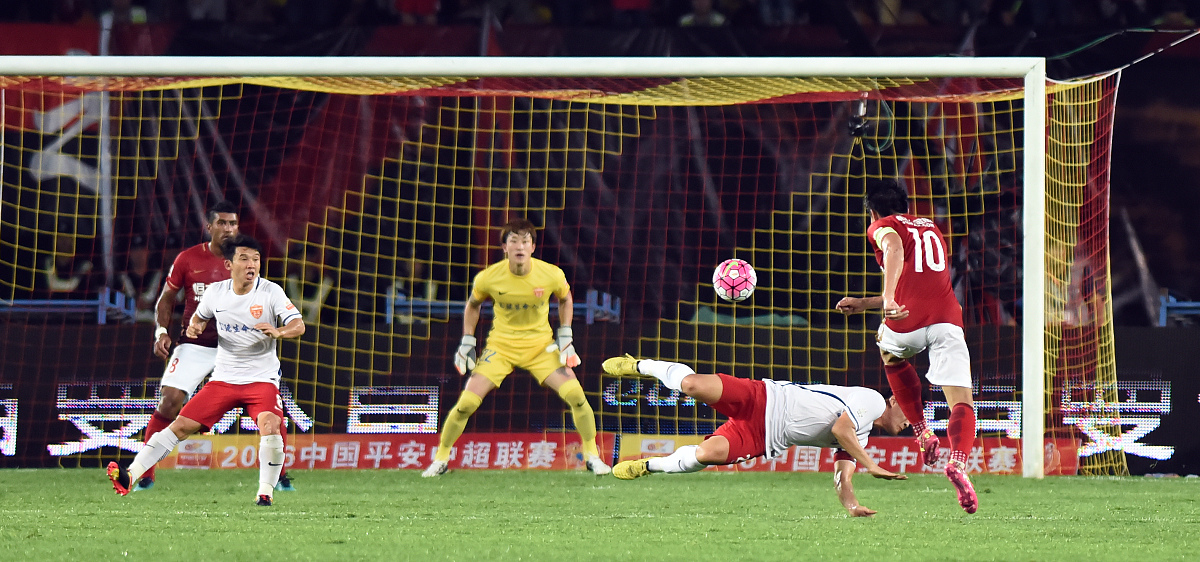 关于塞维利亚力压对手，主场斩获三分的信息