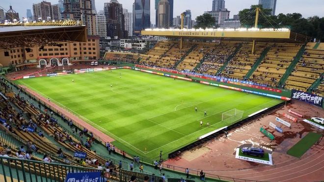 包含广州富力主场大胜，提升积分排名的词条