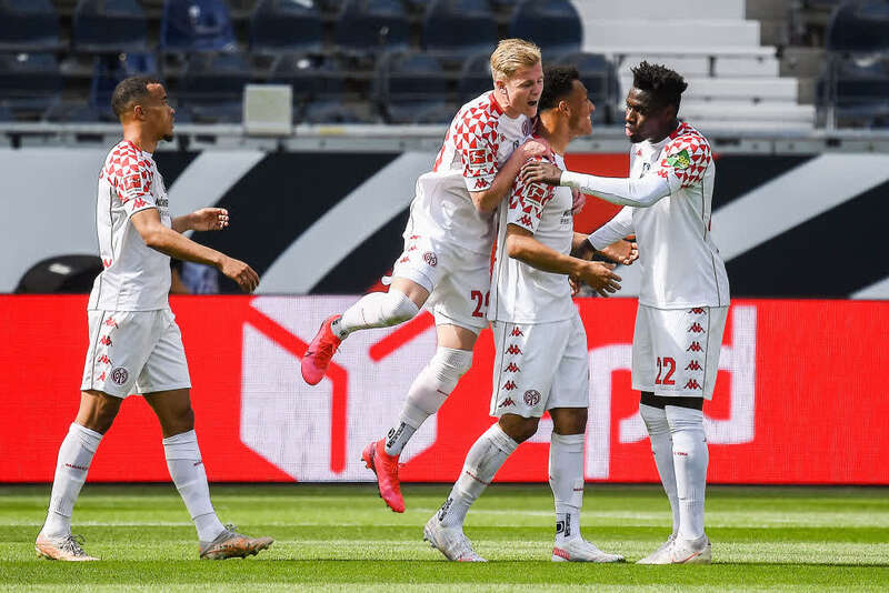 法兰克福主场告负，陷入困境