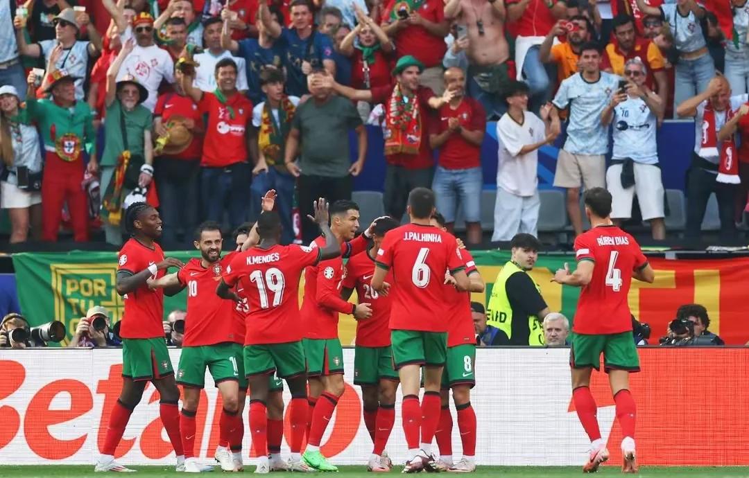 葡萄牙对冰岛获胜，C罗上演帽子戏法的简单介绍